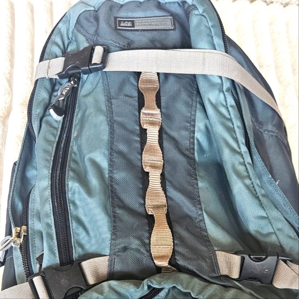REI Traverse 31L Lightweight Convertible Backpack Duffle Bag Green & Grey GUC